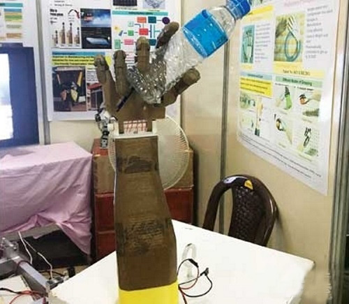 印度推出可接電話的新型3D打印機(jī)器人假肢