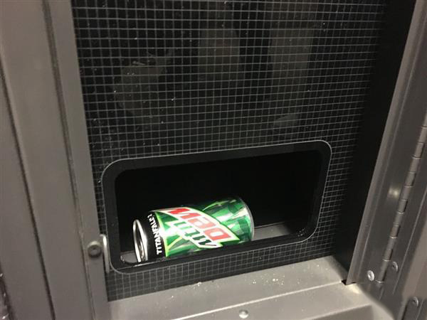 17歲美國創(chuàng)客3D打印自動售貨機Soda Locker，可放入學校儲物柜