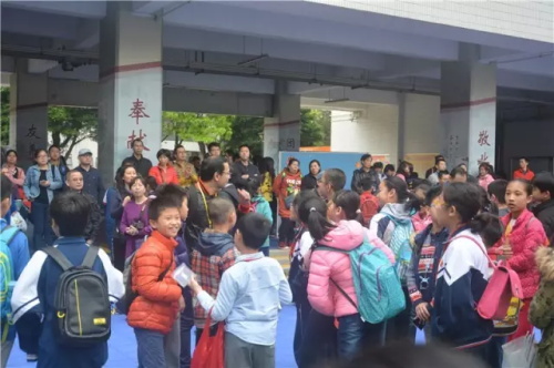 “發現杯”中國青少年編程挑戰活動廣州賽區，近500名編程小達人競技