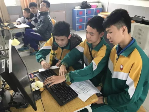 “發現杯”中國青少年編程挑戰活動廣州賽區，近500名編程小達人競技
