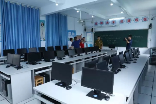 童程童美深入重慶貧困縣，捐贈百萬助力編程教育發(fā)展！